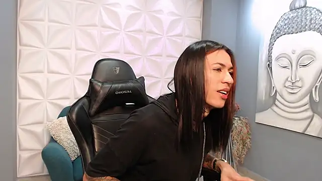 Snapshot of ArohomLester chatting on 10/22/25, 11:32 ArohomLester online show from 10/22/25, 11:32