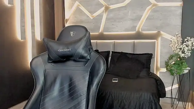 Snapshot of ArohomLester chatting on 11/09/25, 10:46 ArohomLester online show from 11/09/25, 10:46