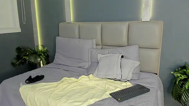 Snapshot of ArohomLester chatting on 11/24/25, 12:27 ArohomLester online show from 11/24/25, 12:27