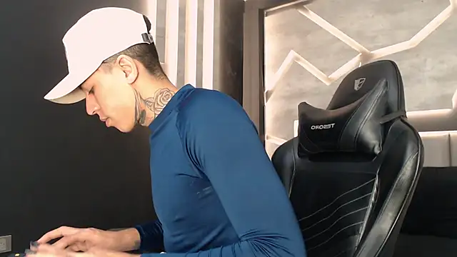 Snapshot of ArohomLester chatting on 11/28/25, 11:02 ArohomLester online show from 11/28/25, 11:02