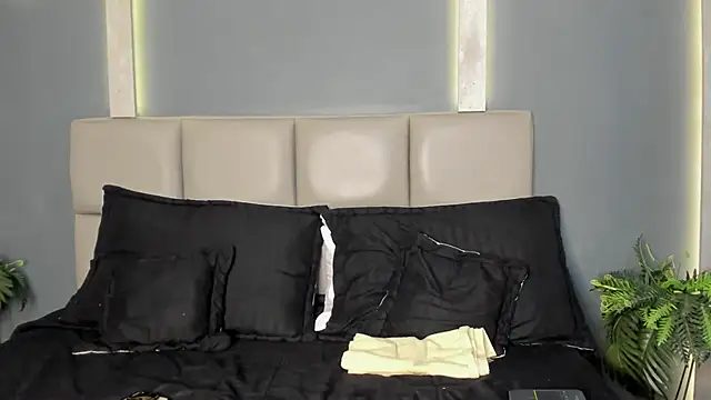 Snapshot of ArohomLester chatting on 12/01/25, 11:15 ArohomLester online show from 12/01/25, 11:15