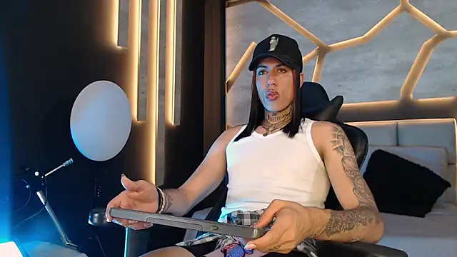 Snapshot of ArohomLester chatting on 12/14/25, 05:18 ArohomLester online show from 12/14/25, 05:18