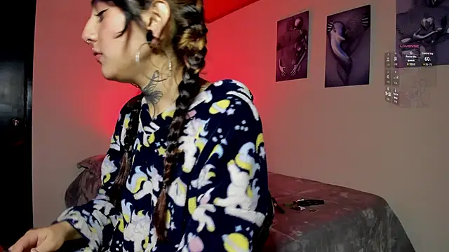 Snapshot of miku_st chatting on 11/24/25, 12:32 miku st online show from 11/24/25, 12:32