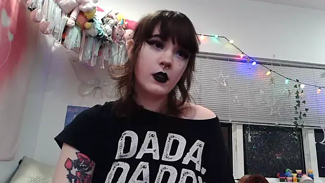 Snapshot of Trickylucy555 chatting on 02/13/26, 10:44 Trickylucy555 online show from 02/13/26, 10:44