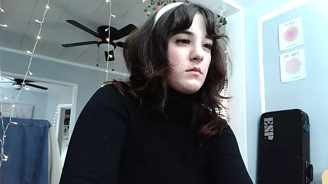 Snapshot of Trickylucy555 chatting on 03/14/26, 05:18 Trickylucy555 online show from 03/14/26, 05:18