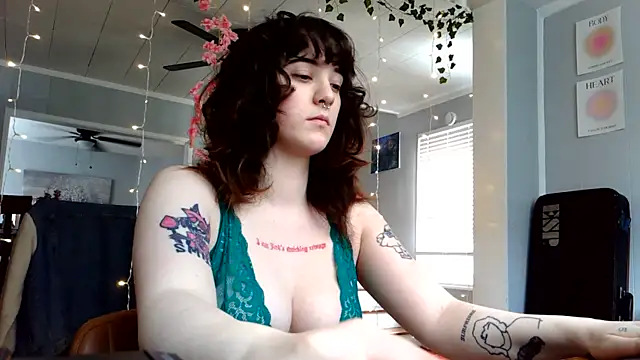 Snapshot of Trickylucy555 chatting on 03/17/26, 07:06 Trickylucy555 online show from 03/17/26, 07:06