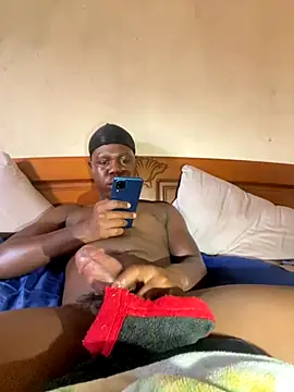 Snapshot of maloya267 chatting on 11/19/25, 01:55 maloya267 online show from 11/19/25, 01:55