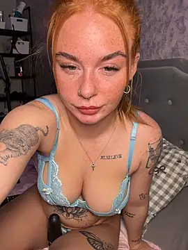 Snapshot of Ellieskyyee1 chatting on 03/01/26, 11:18 Ellieskyyee1 online show from 03/01/26, 11:18