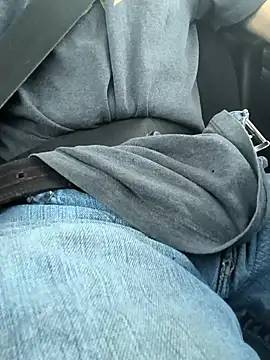 Snapshot of SirDirty34 chatting on 11/03/25, 11:15 SirDirty34 online show from 11/03/25, 11:15