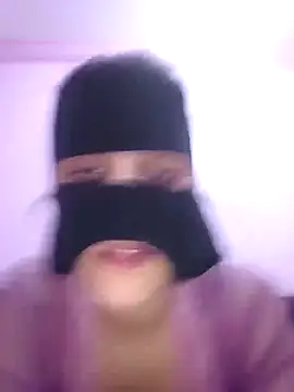 Snapshot of SandyAmr chatting on 11/11/25, 01:44 SandyAmr online show from 11/11/25, 01:44