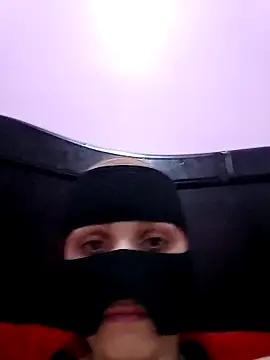 Snapshot of SandyAmr chatting on 11/16/25, 08:31 SandyAmr online show from 11/16/25, 08:31