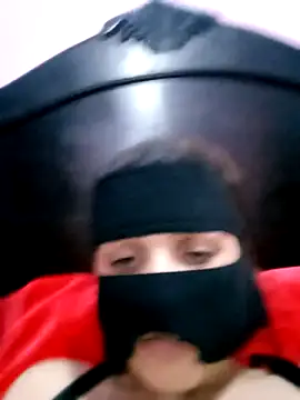 Snapshot of SandyAmr chatting on 11/18/25, 02:43 SandyAmr online show from 11/18/25, 02:43