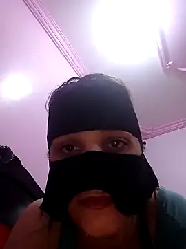 Snapshot of SandyAmr chatting on 11/22/25, 08:57 SandyAmr online show from 11/22/25, 08:57