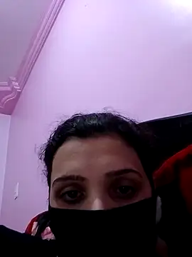 Snapshot of SandyAmr chatting on 04/01/26, 02:47 SandyAmr online show from 04/01/26, 02:47