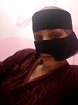 Snapshot of SandyAmr chatting on 04/03/26, 02:04 SandyAmr online show from 04/03/26, 02:04