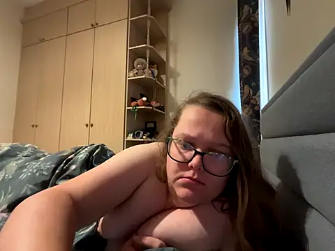 Snapshot of Scarletcum22 chatting on 10/19/25, 08:59 Scarletcum22 online show from 10/19/25, 08:59