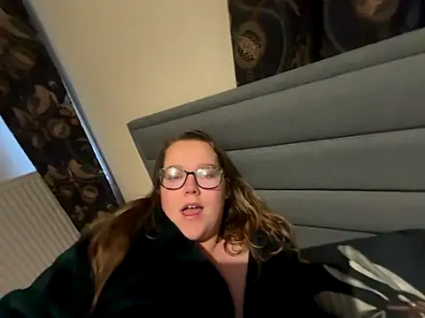 Scarletcum22 online show from 12/01/25, 08:19