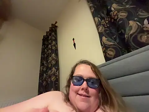 Snapshot of Scarletcum22 chatting on 12/19/25, 08:38 Scarletcum22 online show from 12/19/25, 08:38