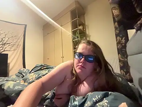 Snapshot of Scarletcum22 chatting on 01/12/26, 07:24 Scarletcum22 online show from 01/12/26, 07:24