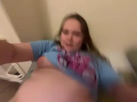 Snapshot of Scarletcum22 chatting on 02/05/26, 08:46 Scarletcum22 online show from 02/05/26, 08:46