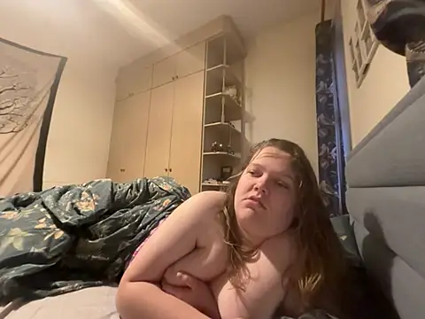 Snapshot of Scarletcum22 chatting on 02/10/26, 07:23 Scarletcum22 online show from 02/10/26, 07:23