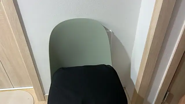 Snapshot of jihoooon_00 chatting on 11/28/25, 02:31 jihoooon 00 online show from 11/28/25, 02:31