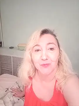 Snapshot of LadyKriss chatting on 02/21/26, 08:43 LadyKriss online show from 02/21/26, 08:43