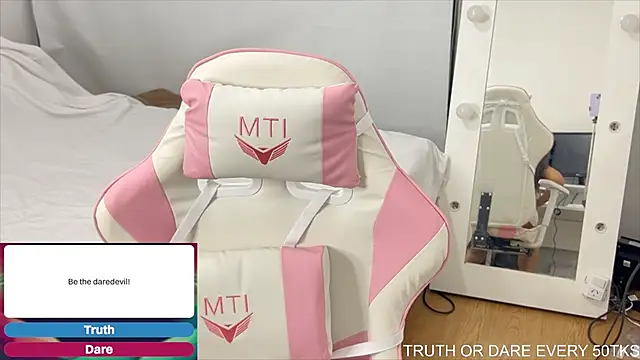 julia mendes online show from 11/21/25, 03:38