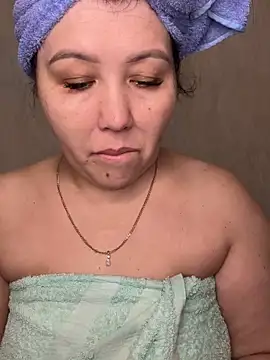 Love  Mom online show from 11/16/25, 04:34