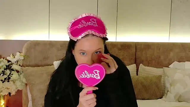 Felicia Herceg online show from 12/22/25, 09:23