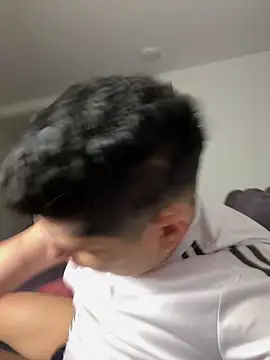 Snapshot of gabriel_2710 chatting on 11/02/25, 06:27 gabriel 2710 online show from 11/02/25, 06:27