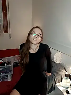 Snapshot of Cassy-Bloom chatting on 12/02/25, 01:05 Cassy-Bloom online show from 12/02/25, 01:05