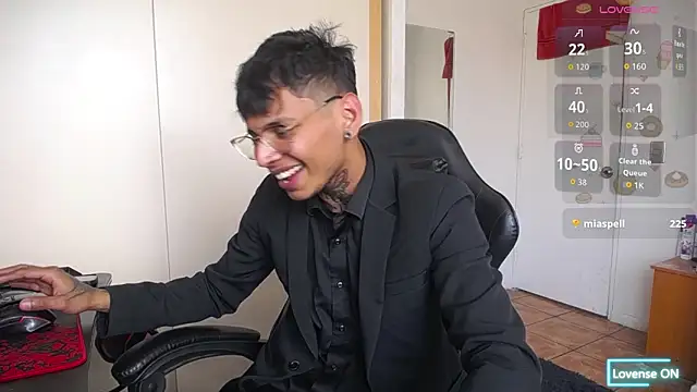 Snapshot of nathan_aress6666 chatting on 12/13/25, 07:53 nathan aress6666 online show from 12/13/25, 07:53