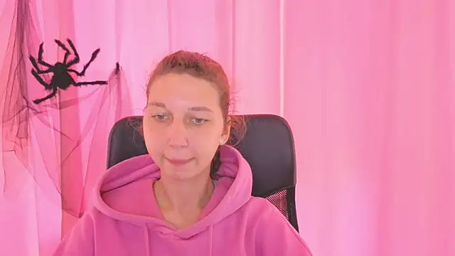 CuteEllii online show from 10/31/25, 11:11