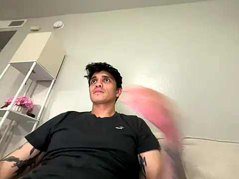 Snapshot of Orlando702@xh chatting on 10/21/25, 11:05 Orlando702xh online show from 10/21/25, 11:05