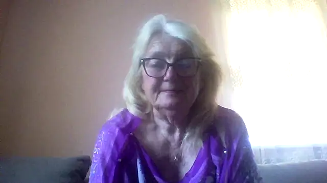AmyLove353 online show from 06/05/26, 03:46