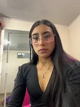 Snapshot of Violeet-Smith chatting on 10/22/25, 08:41 Violeet-Smith online show from 10/22/25, 08:41