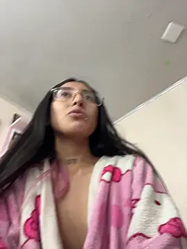 Snapshot of Violeet-Smith chatting on 11/16/25, 10:48 Violeet-Smith online show from 11/16/25, 10:48