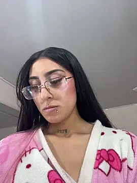 Snapshot of Violeet-Smith chatting on 11/20/25, 09:36 Violeet-Smith online show from 11/20/25, 09:36