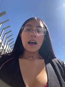 Snapshot of Violeet-Smith chatting on 11/27/25, 03:03 Violeet-Smith online show from 11/27/25, 03:03