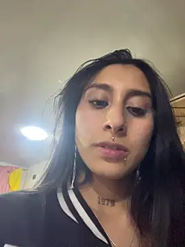 Snapshot of Violeet-Smith chatting on 12/03/25, 01:35 Violeet-Smith online show from 12/03/25, 01:35