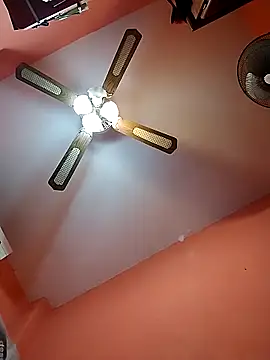 Snapshot of Danii2005 chatting on 10/30/25, 01:56 Danii2005 online show from 10/30/25, 01:56