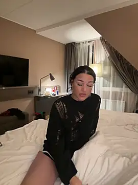 Snapshot of Gabbyys chatting on 11/25/25, 11:49 Gabbyys online show from 11/25/25, 11:49