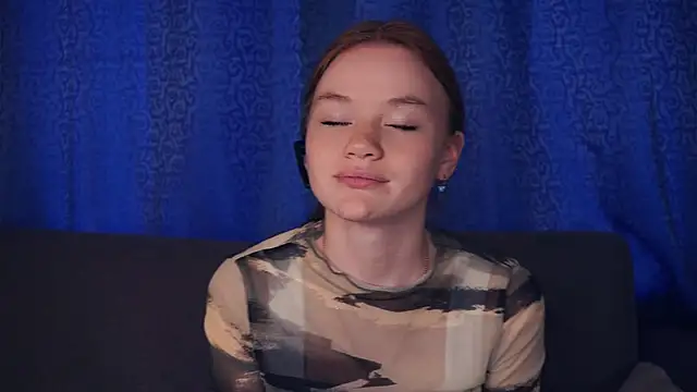 KarlynGow online show from 10/31/25, 06:47