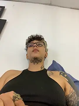 Snapshot of Abby_Evanns1 chatting on 11/15/25, 03:52 Abby Evanns1 online show from 11/15/25, 03:52