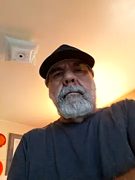 Snapshot of pena633 chatting on 04/25/26, 08:50 pena633 online show from 04/25/26, 08:50