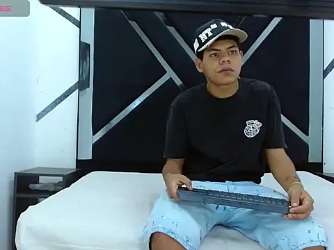 Yordi Alpha online show from 11/05/25, 01:11