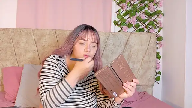 Karina Wong online show from 11/23/25, 08:52