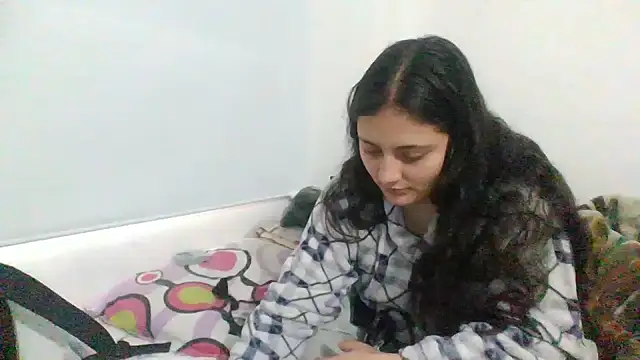 Layla Latina online show from 11/29/25, 09:51