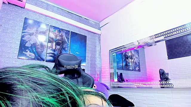 Snapshot of Jennfer_Winson chatting on 12/22/25, 08:17 Jennfer Winson online show from 12/22/25, 08:17